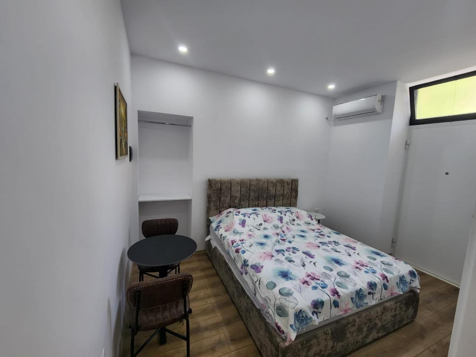 Vila 21 At Blloku Area Tiranë Luaran gambar