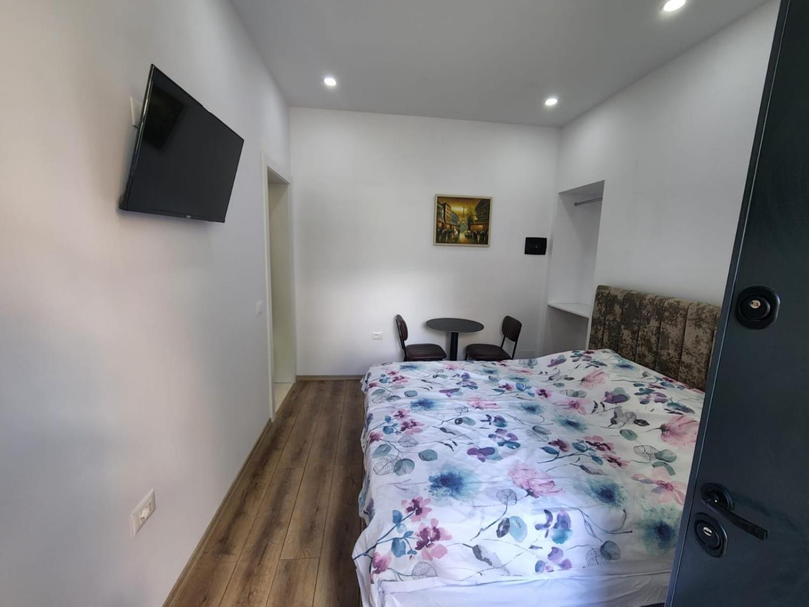 Vila 21 At Blloku Area Tiranë Luaran gambar