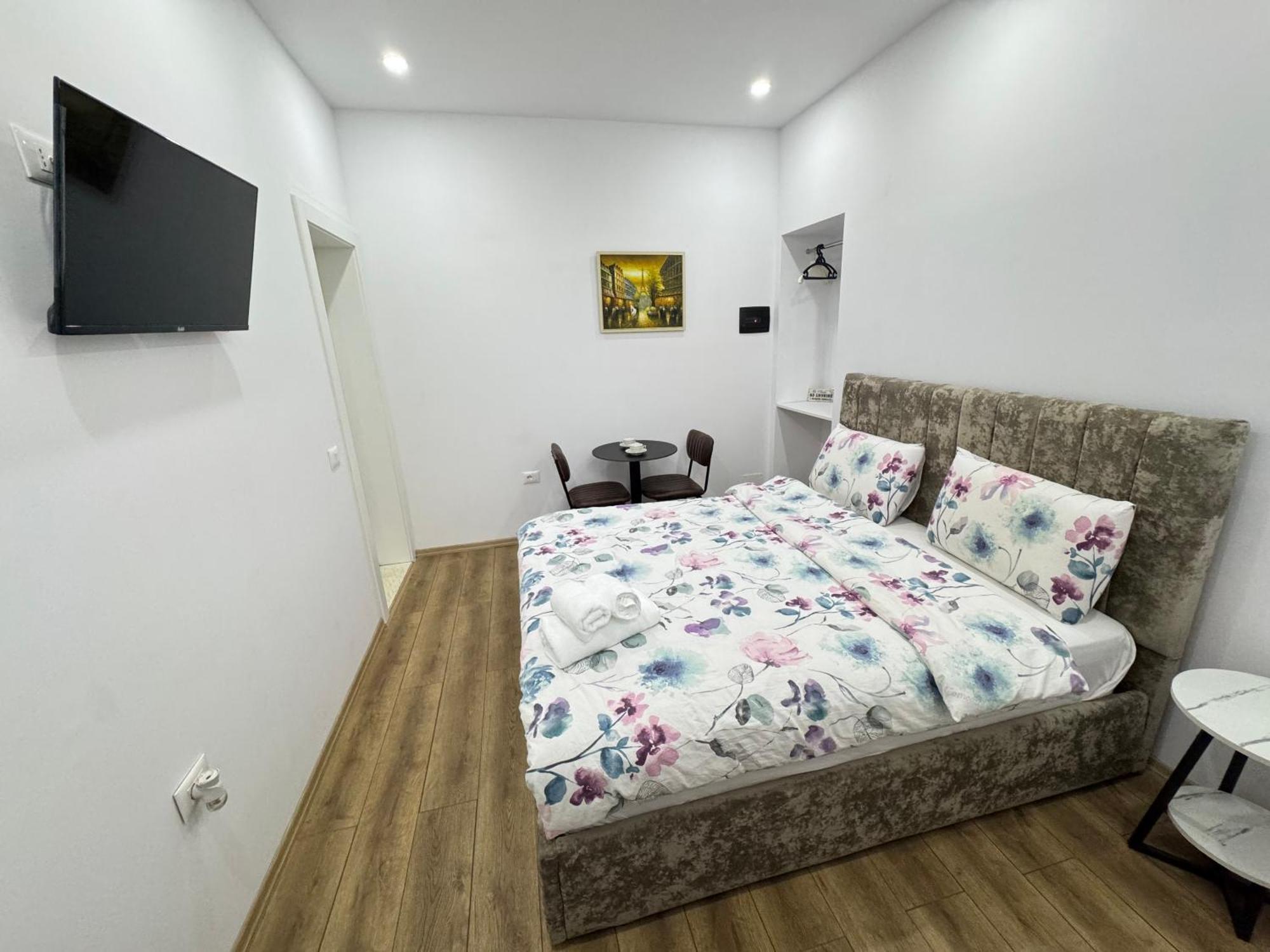 Vila 21 At Blloku Area Tiranë Luaran gambar